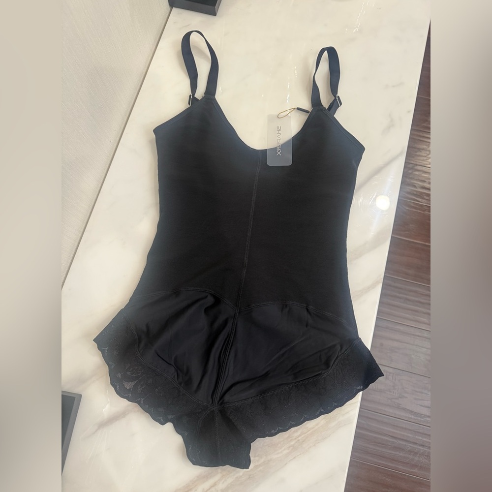 Woman’s Black Shapewear Bodysuit..#752